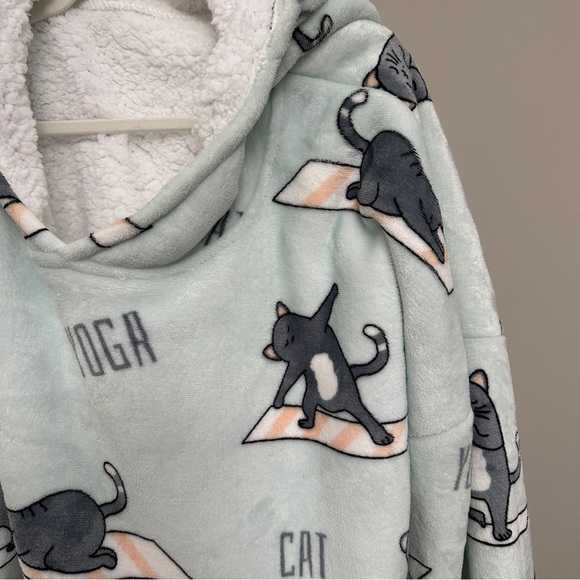 THREE POODLE Wearable Blanket Hoodie Oversized Sherpa Sweatshirt Blanket sizes - Picture 4 of 7